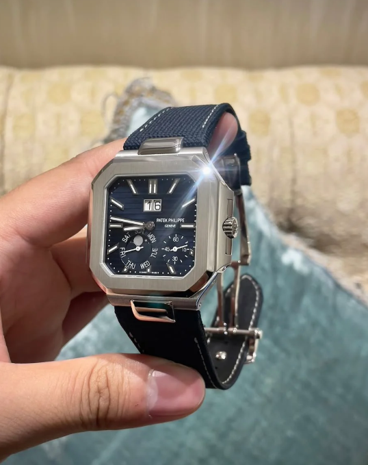 Patek Philippe Cubitus – gallery view