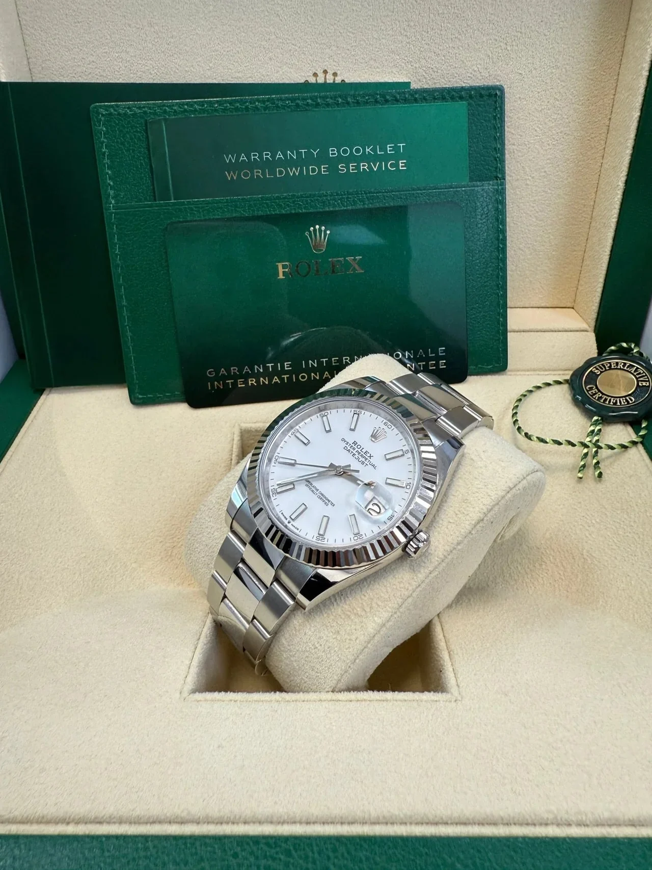 Rolex Datejust 41 126334 Fluted Bezel Oyster White – gallery view