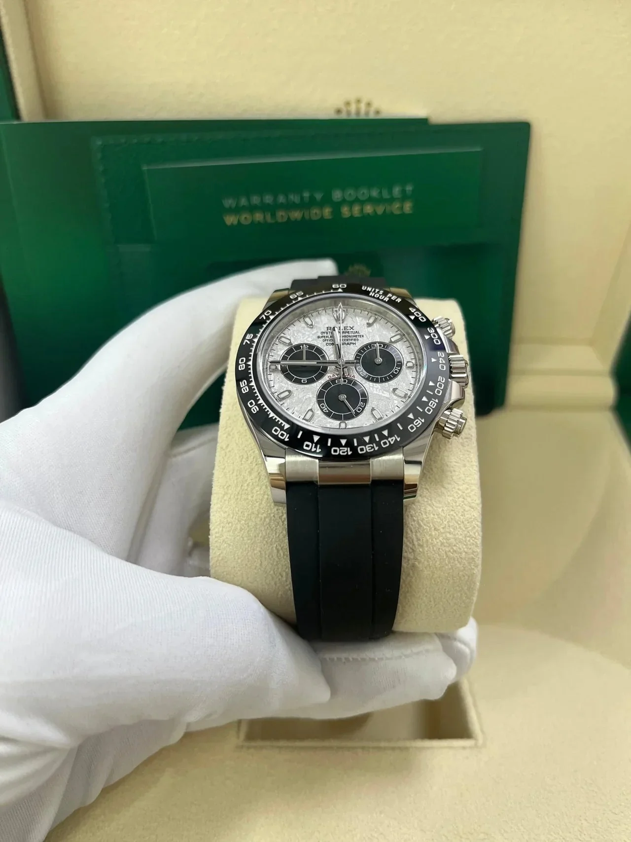 Rolex Cosmograph Daytona Silver Meteroite And Black Dial Oysterflex – gallery view