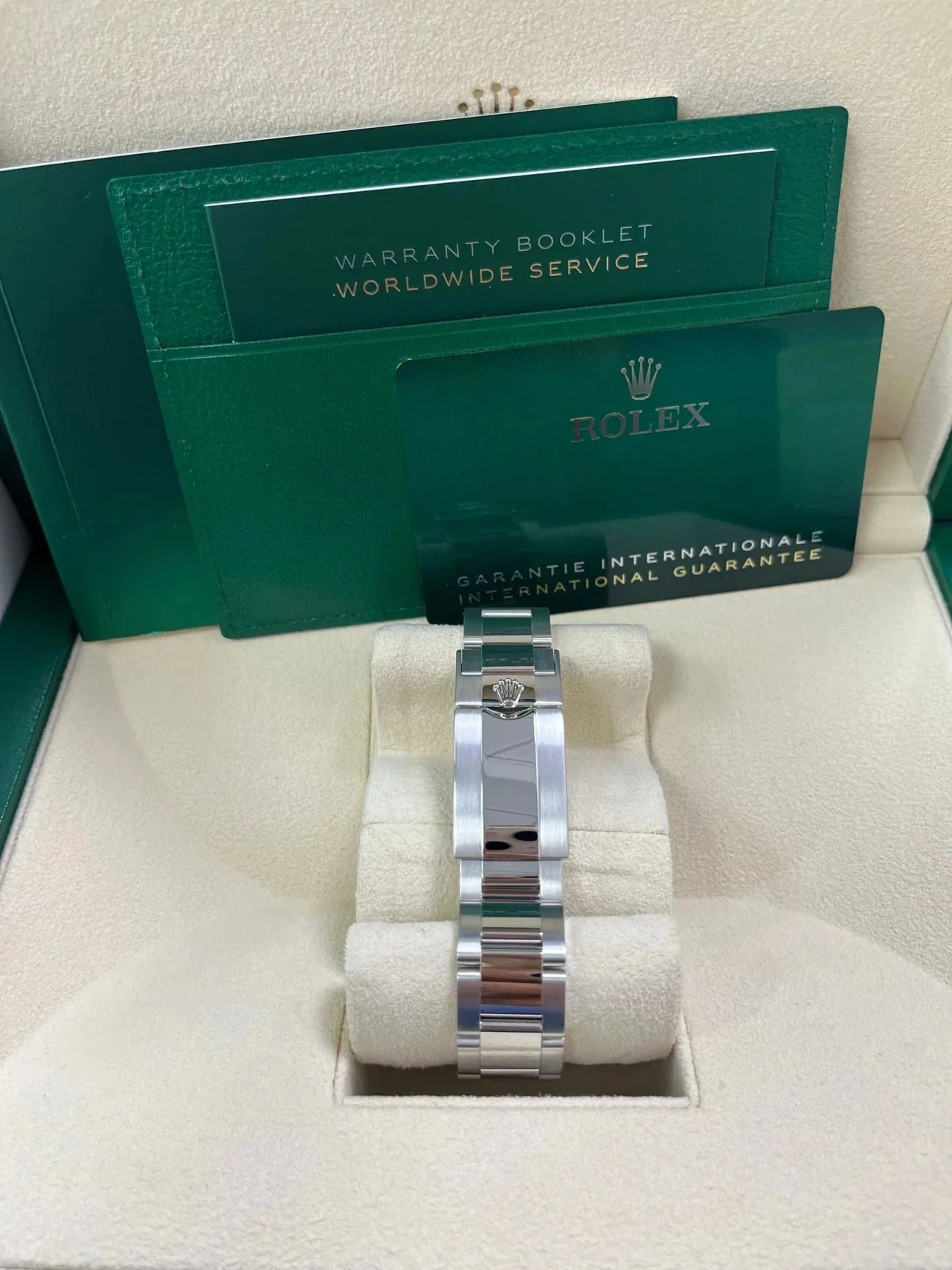 Rolex Daytona Cosmographe Blue Glace 116506IB – gallery view