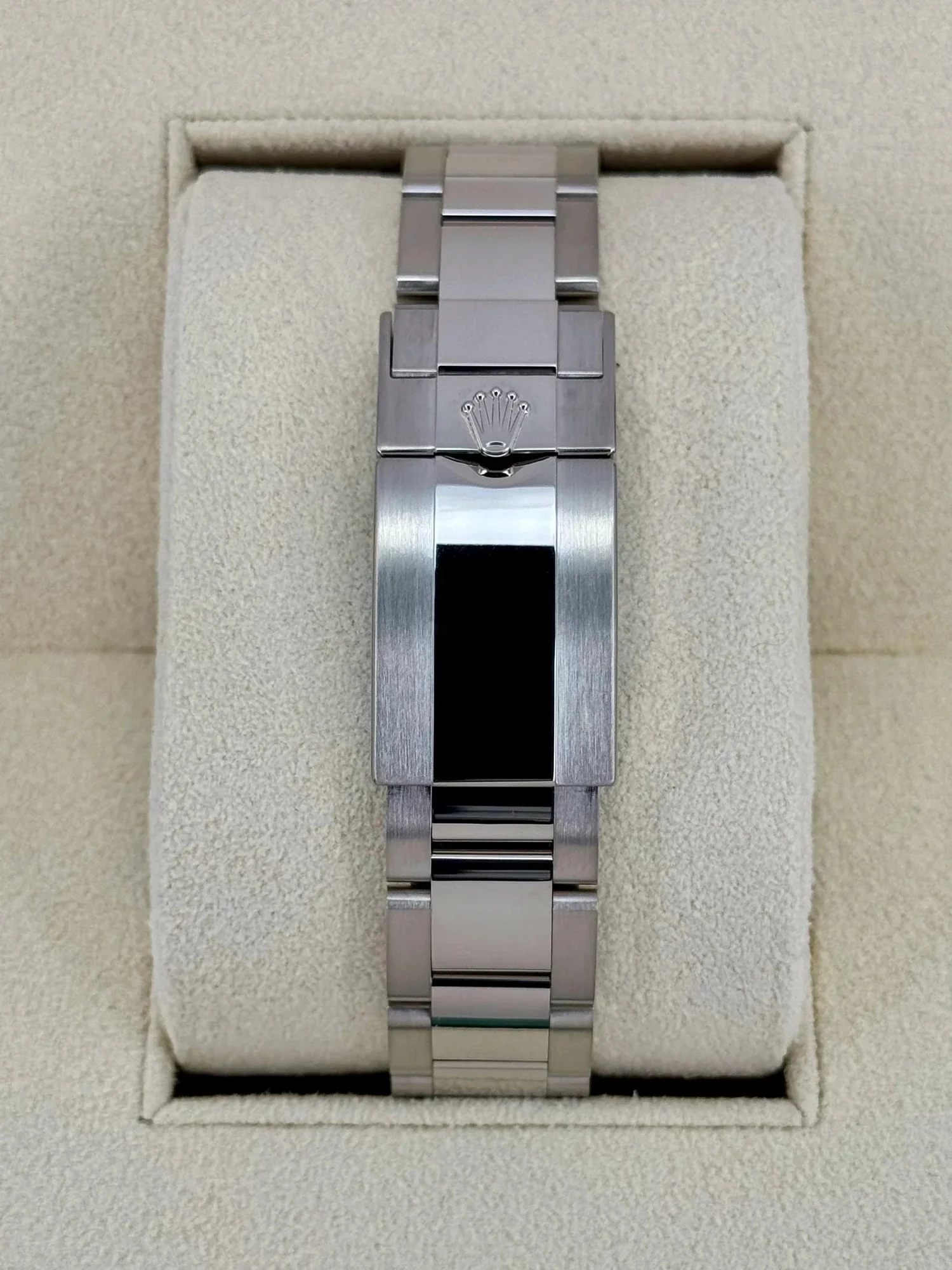 Rolex Cosmograph Daytona 40mm 126509 White Gold Black Dial – gallery view