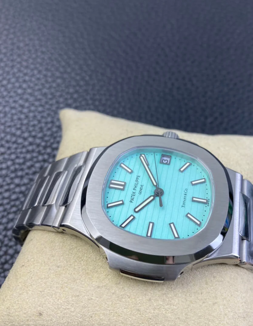 Patek Philippe Nautilus Tiffany – gallery view