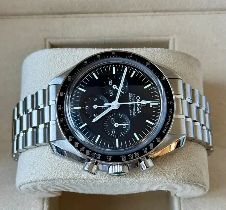 OMEGA SPEEDMASTER MOONWATCH PROFESSIONAL – gallery view