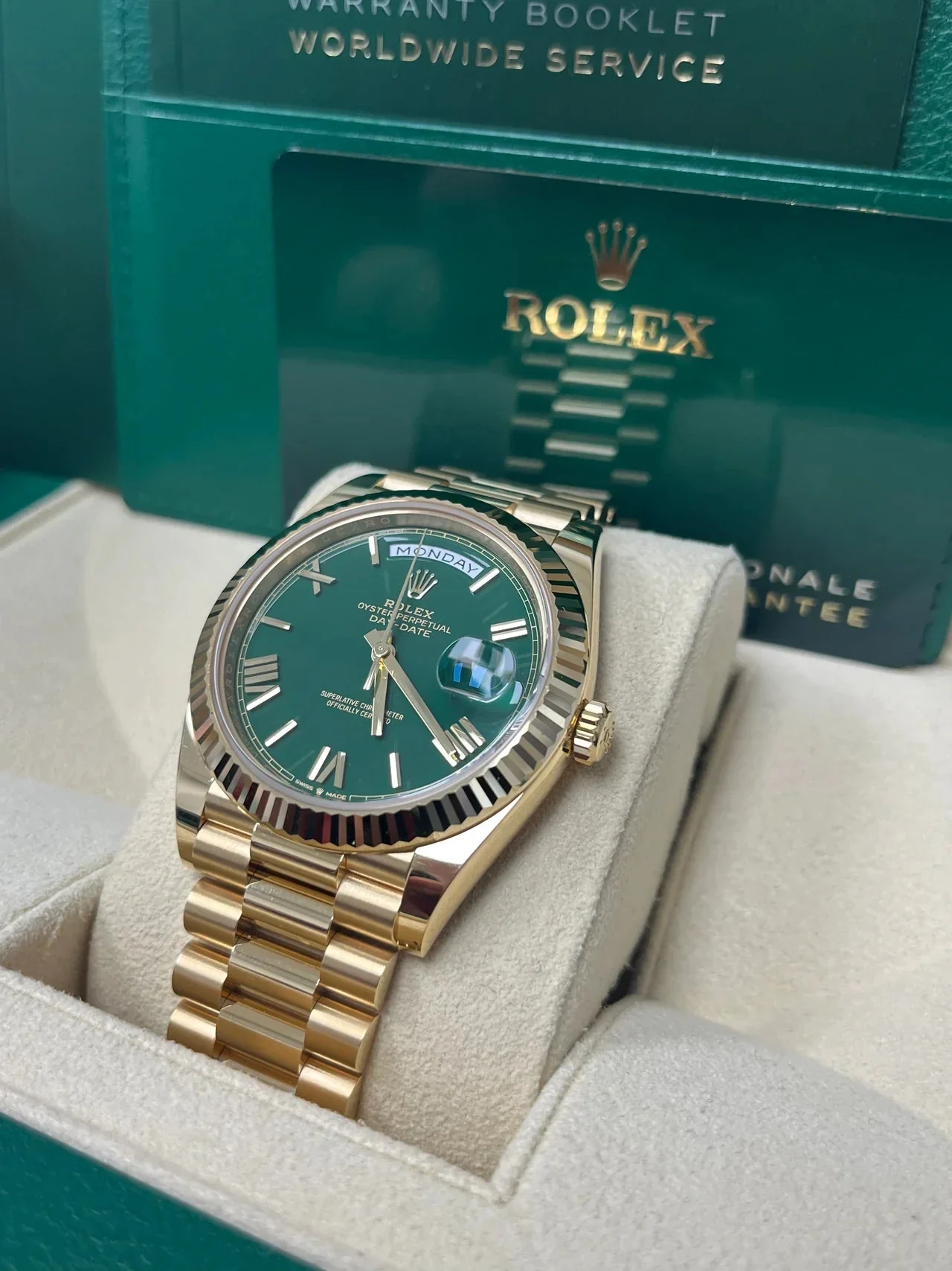 Rolex Day-Date 40 Yellow Gold Green Roman Dial 228238 – gallery view