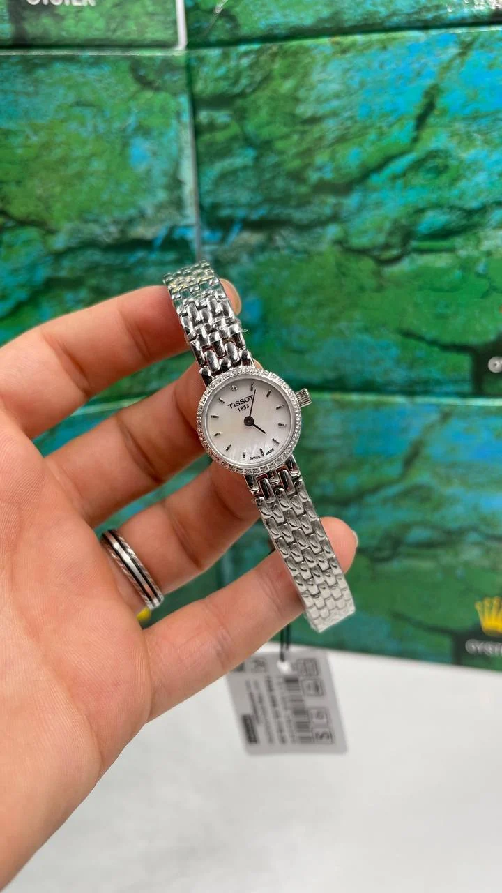 Montre Tissot Lovely en Argentée Pour Femme – main view