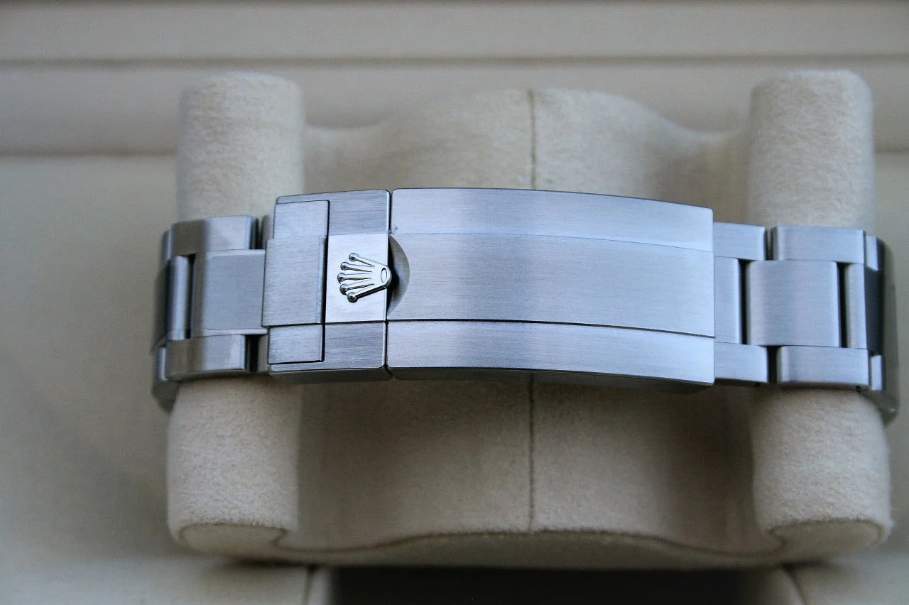 Rolex SUBMARINER Bezel VERTE MODÈLE 16610LV Men's – gallery view