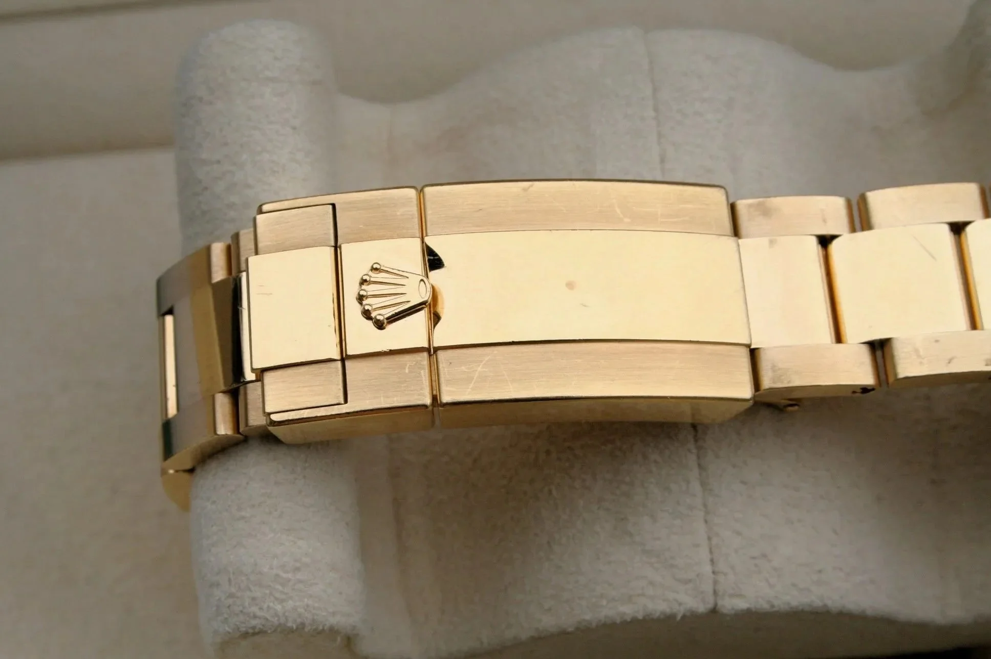 Rolex GMT-Master II 116718LN Yellow Gold Black Dial Oyster – gallery view