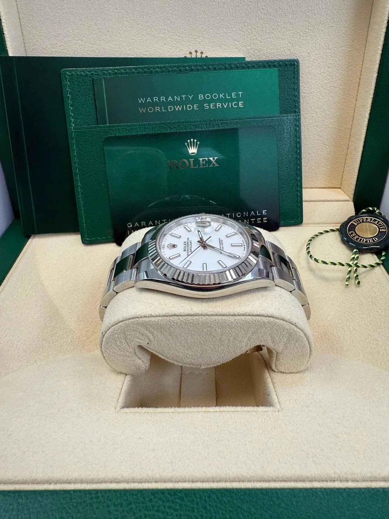 Rolex Datejust 41 126334 Fluted Bezel Oyster White – gallery view