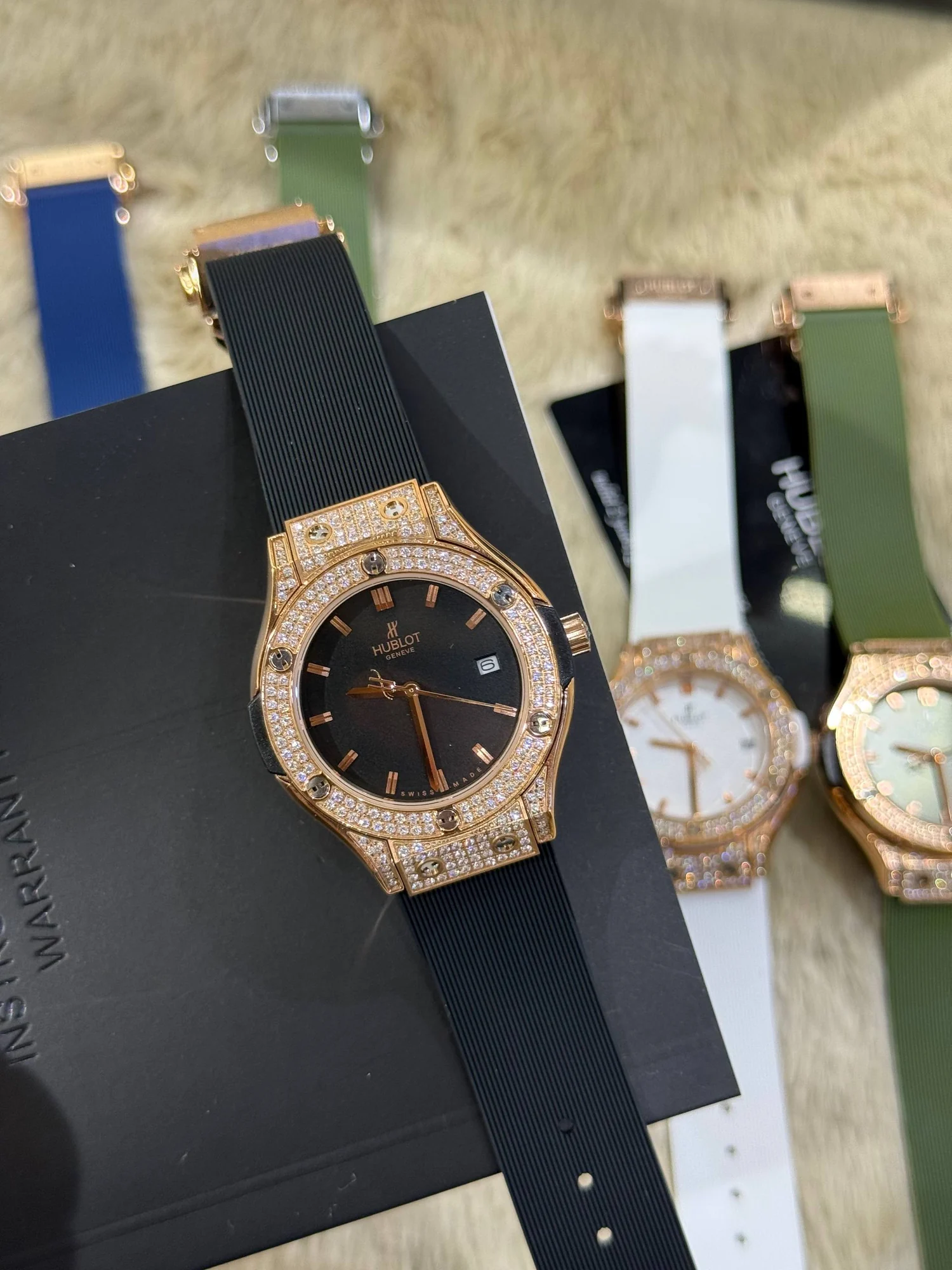 HUBLOT femme full serti noir – main view