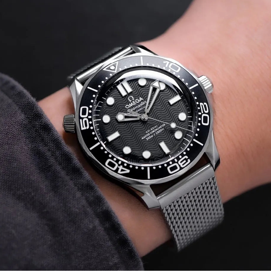 Omega Seamaster Diver 42 MM steel bracelet black – gallery view