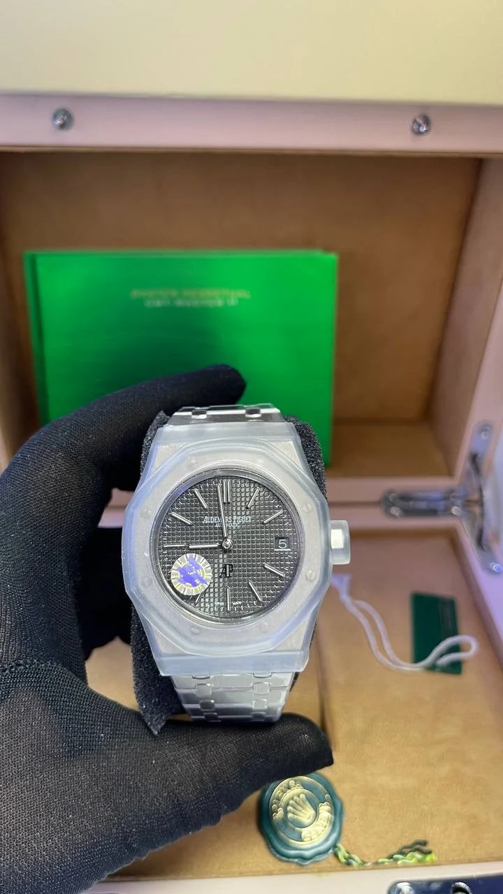 Audemars Piguet Royal Oak «50th Anniversary» – gallery view