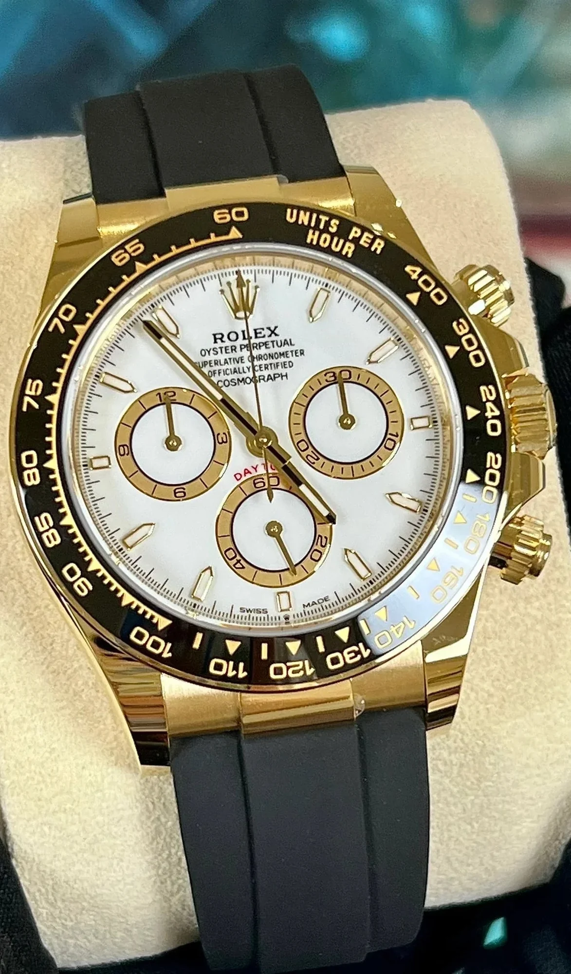 Rolex Cosmograph Daytona Yellow Gold White Dial 126518 – gallery view