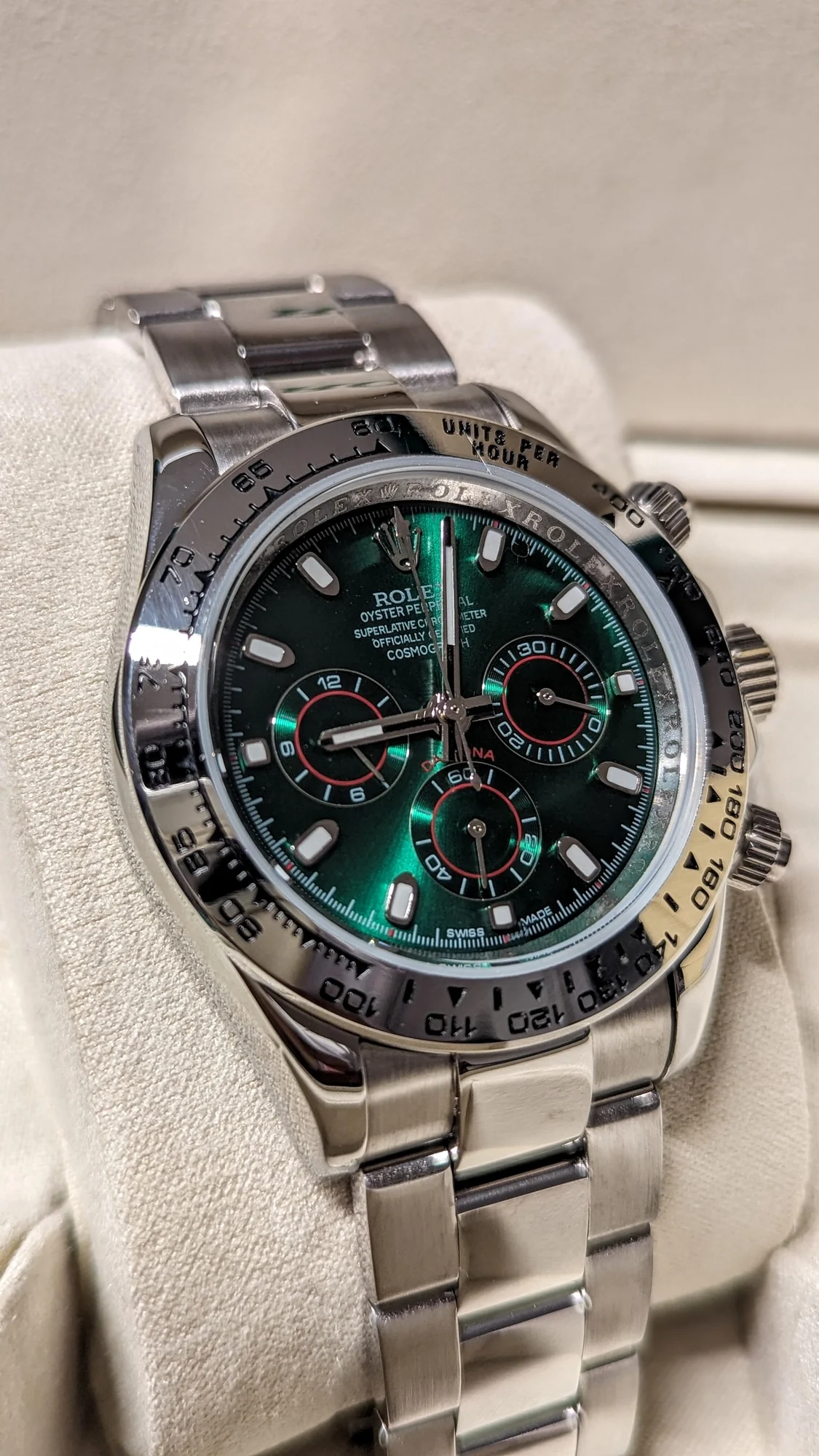Rolex Cosmograph Daytona Green Dial Silver – main view