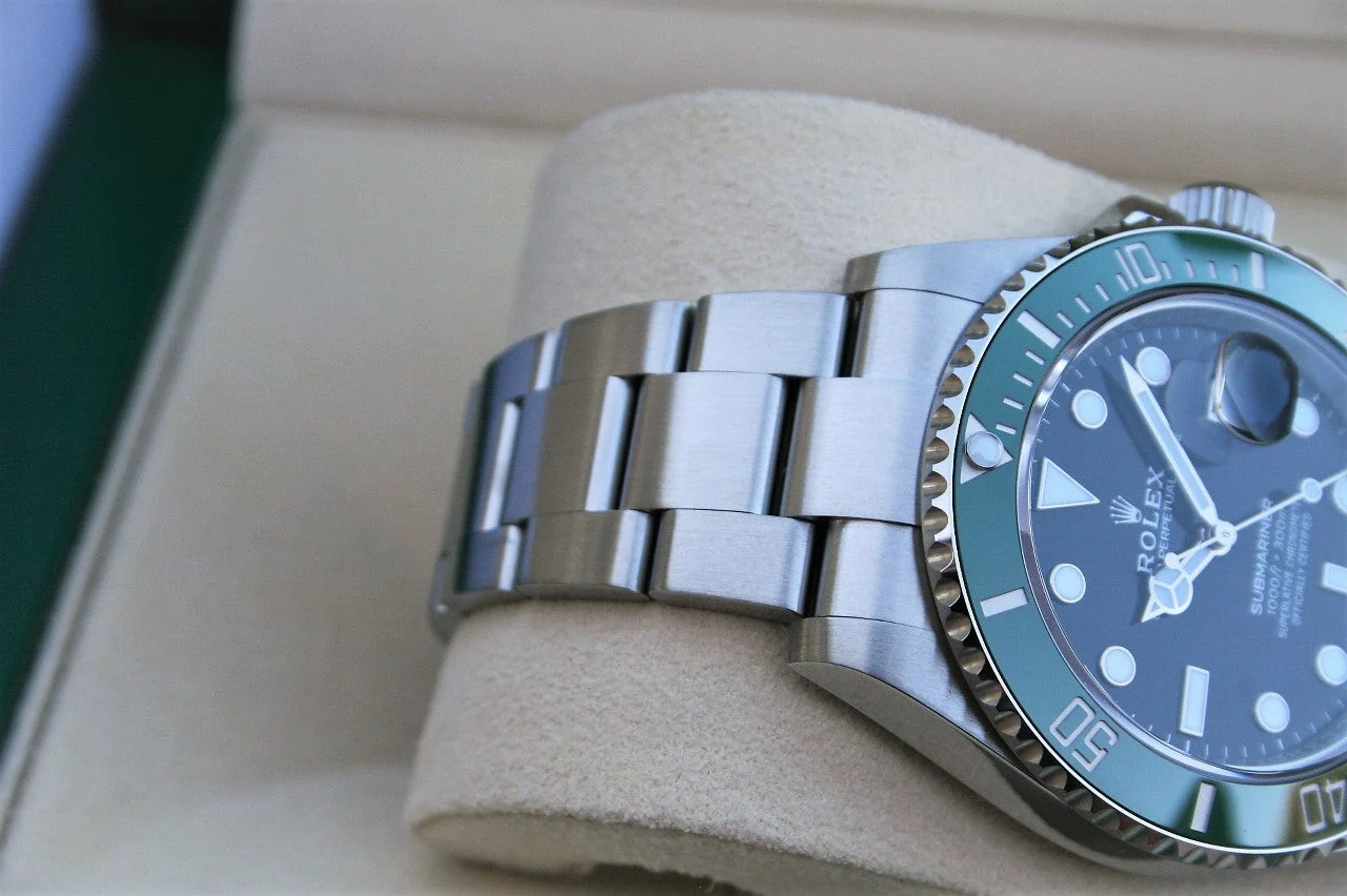 Rolex SUBMARINER Bezel VERTE MODÈLE 16610LV Men's – gallery view