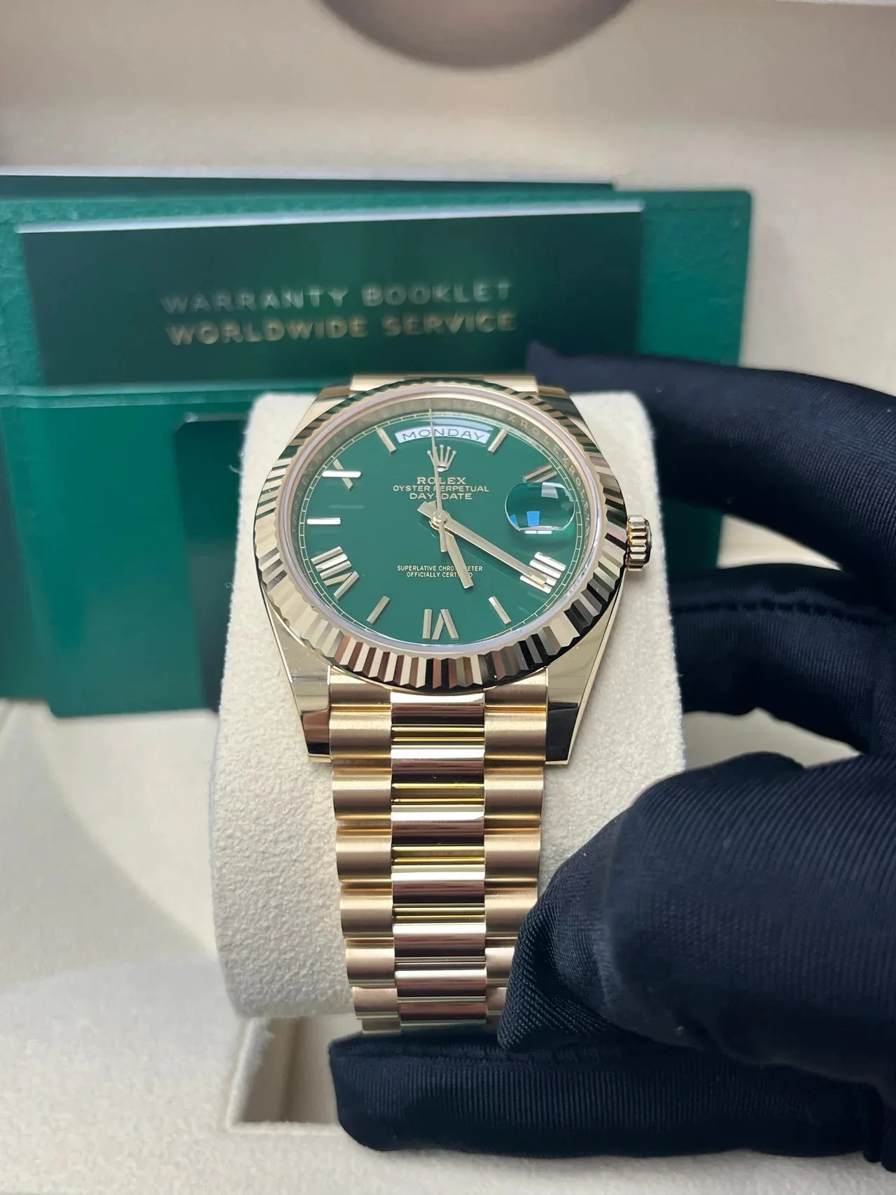 Rolex Day-Date 40 Yellow Gold Green Roman Dial 228238 – gallery view