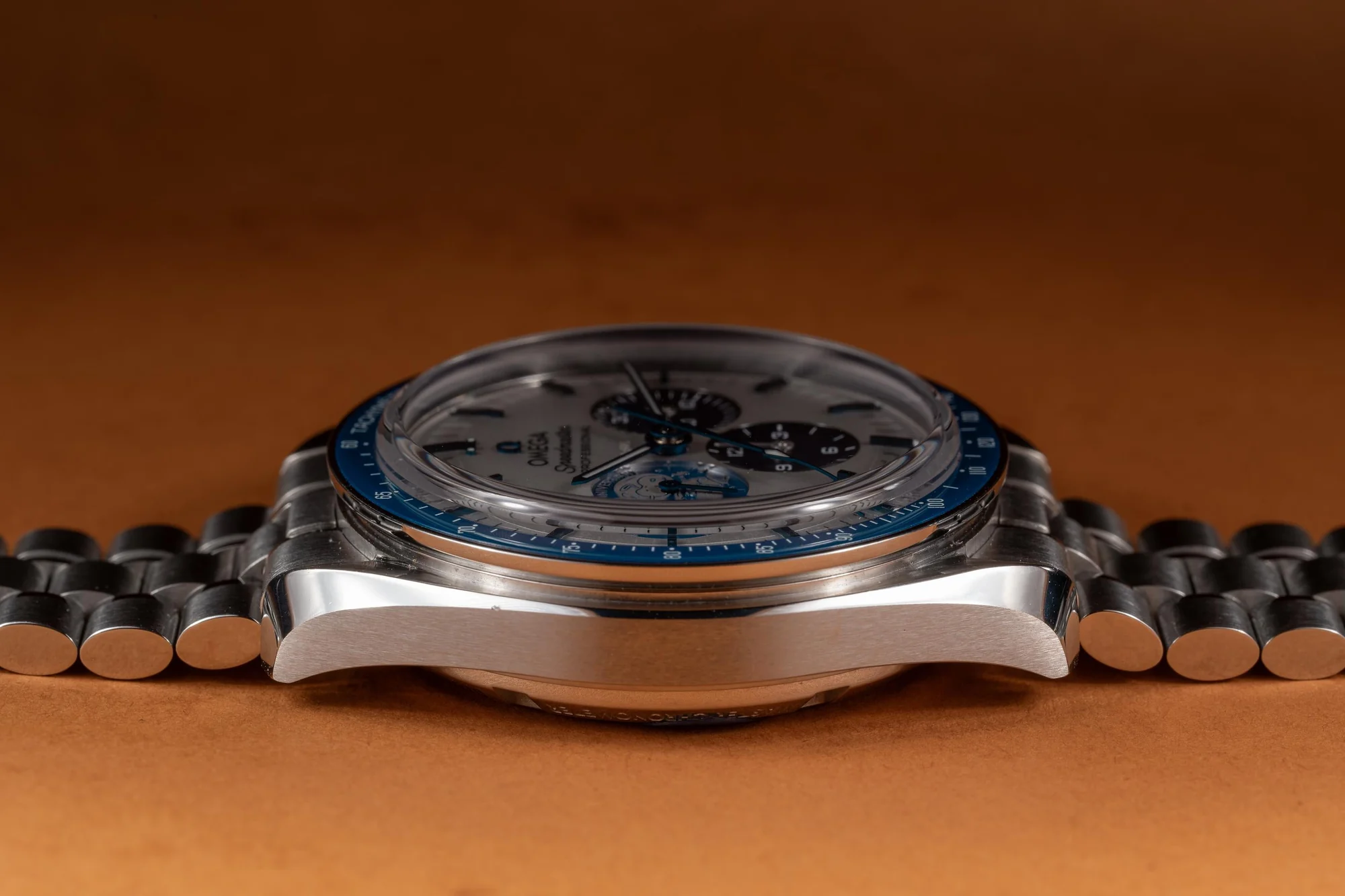 Omega Speedmaster Snoopy – gallery view
