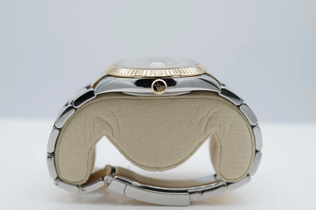 Rolex Datejust 126333 Stainless Steel - Gold Champagne Dial – gallery view