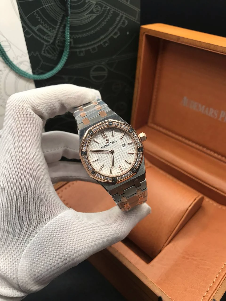 Montre Audemars Piguet Royal Oak 67651SR Pour Femme – gallery view