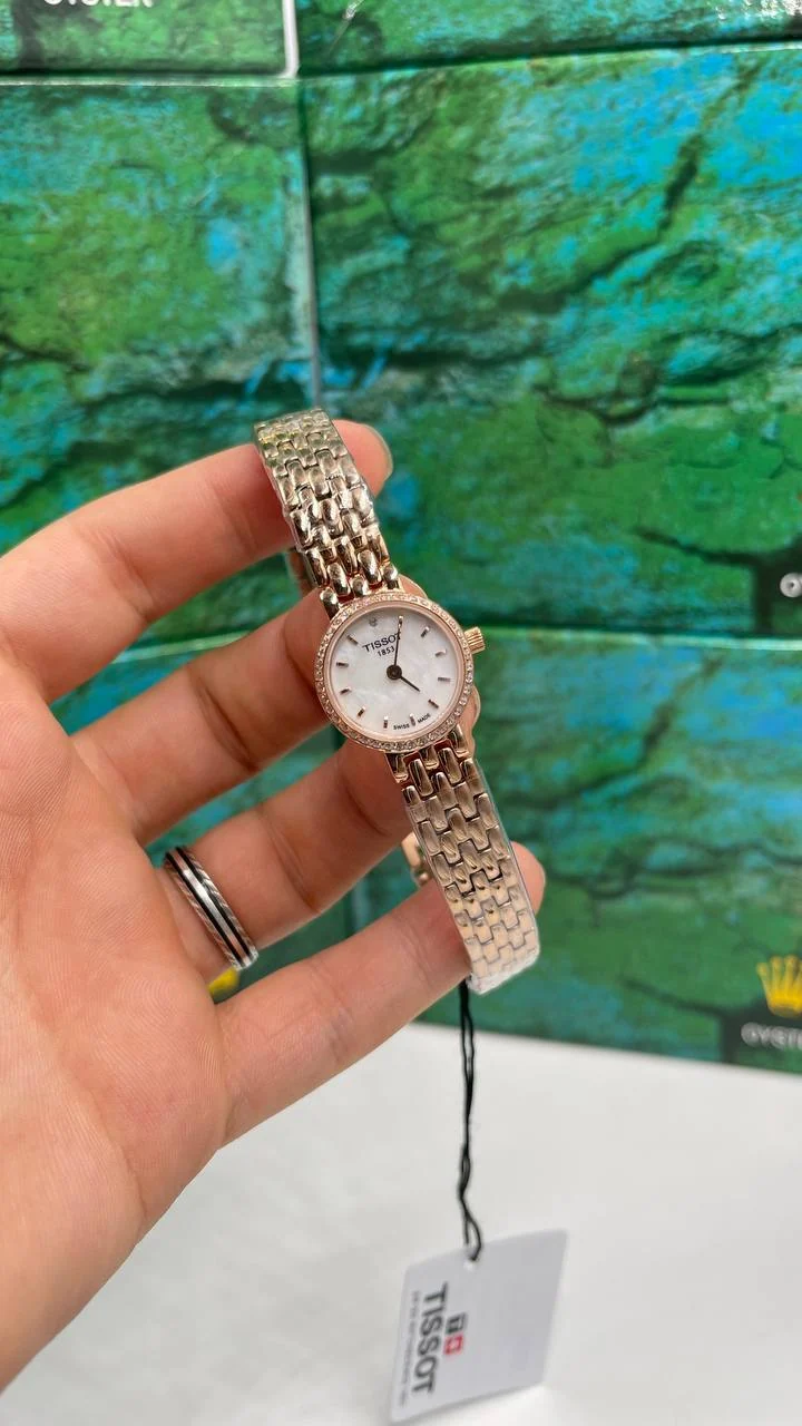 Montre Tissot Lovely en Bronze Pour Femme – main view