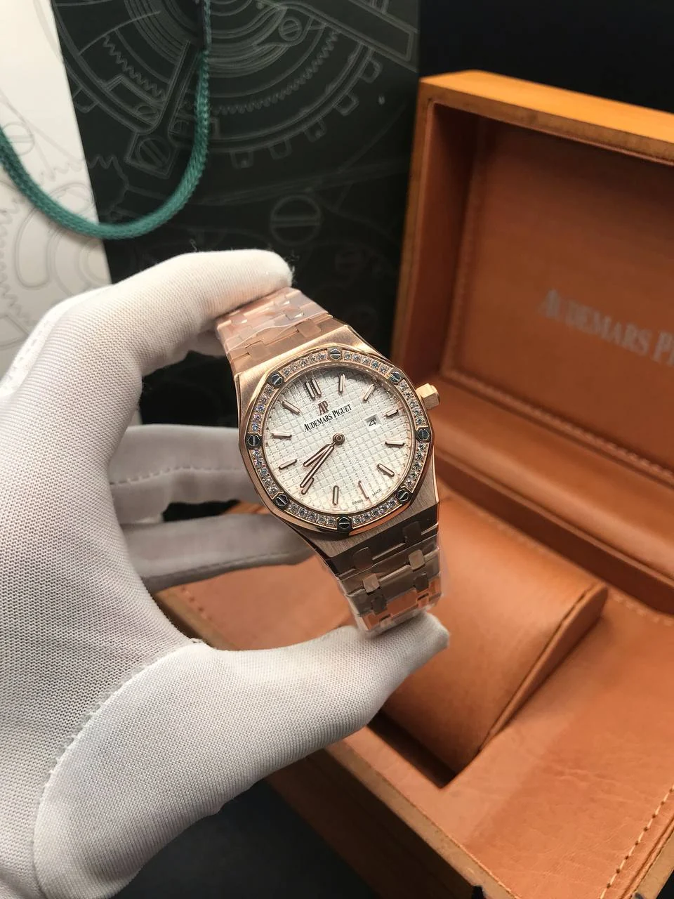 Montre Audemars Piguet Royal Oak 67651OR Pour Femme – gallery view