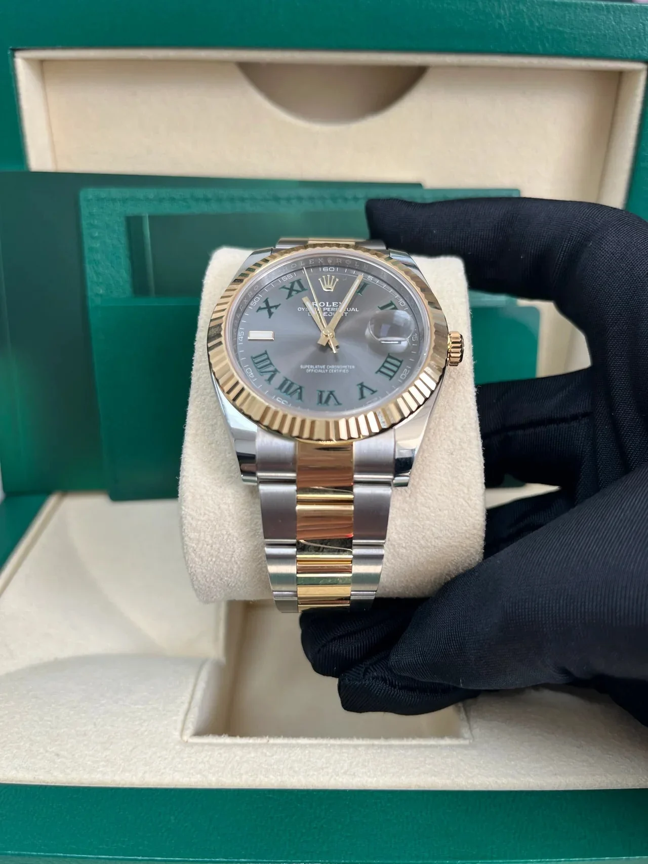 ROLEX Datejust 41mm Wimbledon Two Tone Gold / Silver Oyster – gallery view