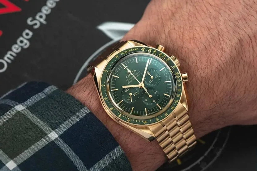 Omega Speedmaster Moonshine gold cadran vert – gallery view